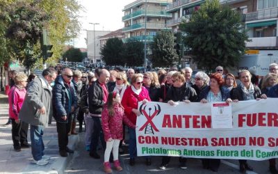 La oposición vecinal a la antena de Coslada saca su protesta a la calle